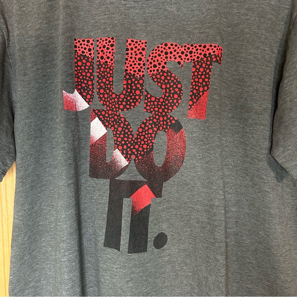 Nike Gray and Red Short Sleeve Tee - Picture 2 of 4